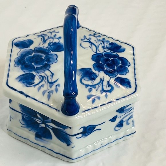 Blue and White Hexagon Trinket box with lid blue handle Thailand Porcelain - Picture 9 of 16